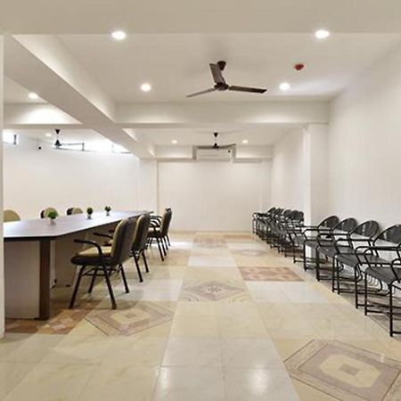 Fabhotel Siddharth Corporate - Vavol, Gándhínagar Exteriér fotografie
