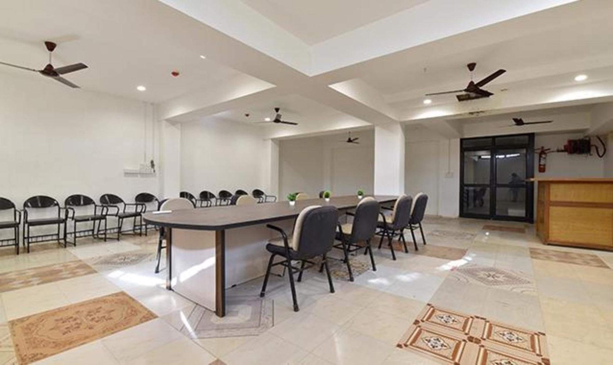 Fabhotel Siddharth Corporate - Vavol, Gándhínagar Exteriér fotografie