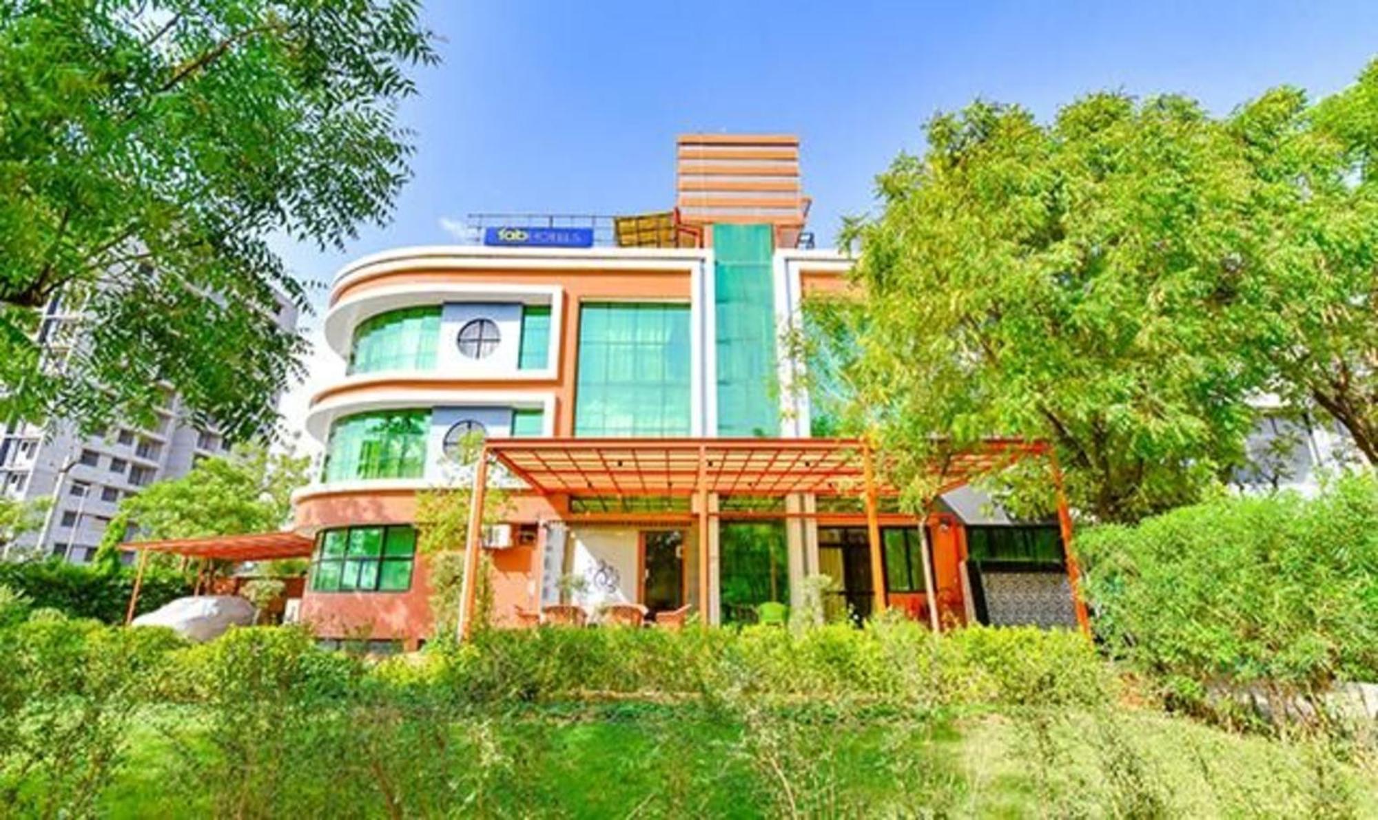 Fabhotel Siddharth Corporate - Vavol, Gándhínagar Exteriér fotografie