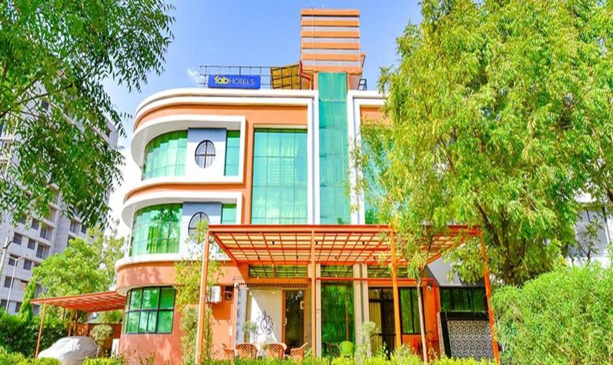 Fabhotel Siddharth Corporate - Vavol, Gándhínagar Exteriér fotografie